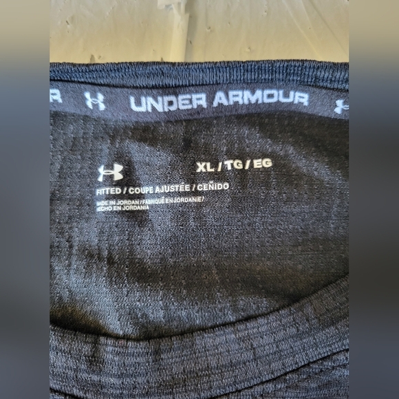 Under Armour Men's Charcoal Long Sleeve Tee, Size XL - Picture 3 of 4